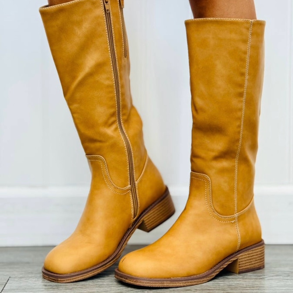 Pierre Dumas Banana Heeled Boots